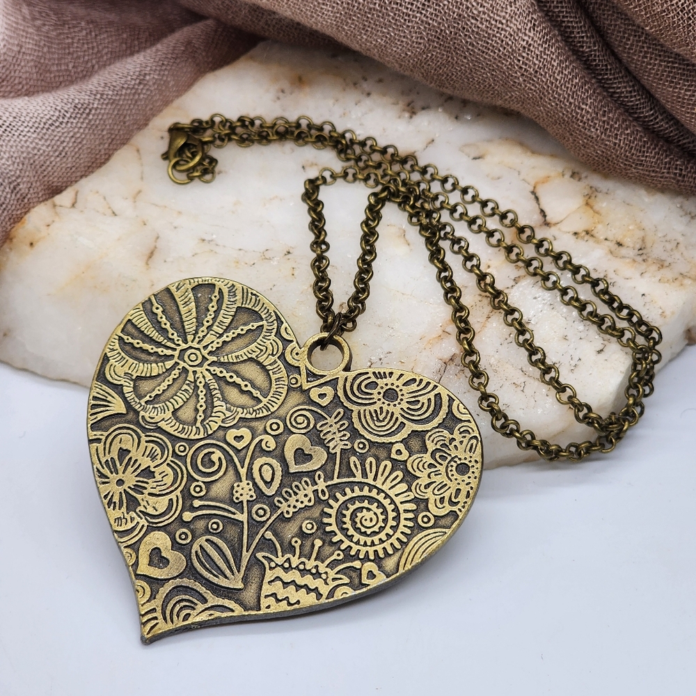 Antique Gold Heart Pendant Chain Bronze Bohemian Floral Graphic Necklace